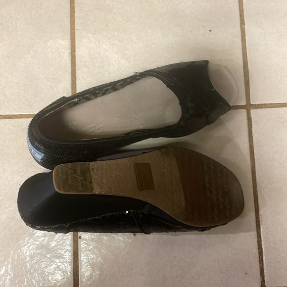 Toms woman’s 7M black sequin wedge shoes heels - Picture 5 of 6